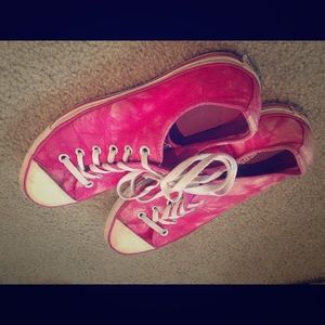 pink converse